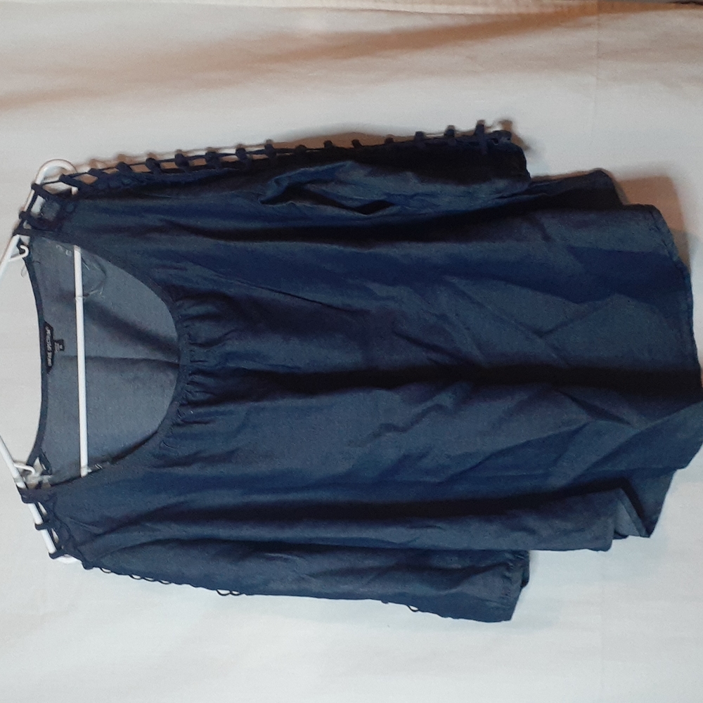 🔥 3 for $15 🔥Unique spectrum blue denim Blouse